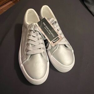 Labasic Silver Tone Lace Up Sneakers, women’s size 9, new with tag